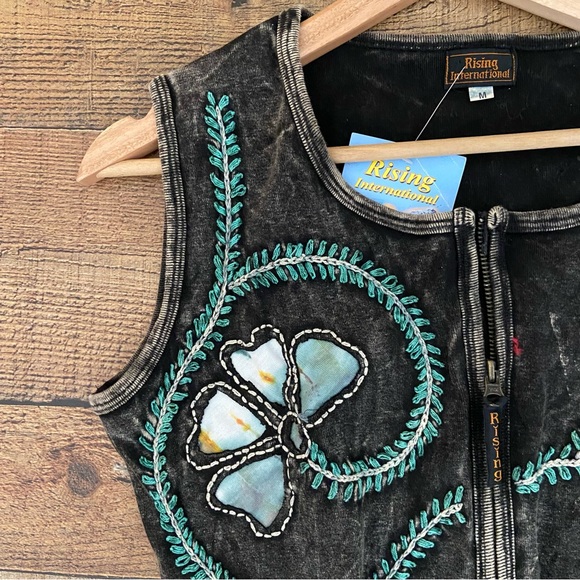 BOHO Zip Up Vest with Embroidered Floral Accents - BRAND NEW - Picture 6 of 14